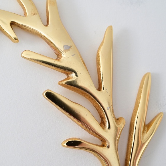 Nima Oberoi Lunales Branches Gold Charger Wreath | Staghorn Motif - Picture 2 of 8